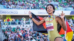 权威评选！SwimSwam官宣：覃海洋李冰洁获评亚洲年度最佳游泳选手